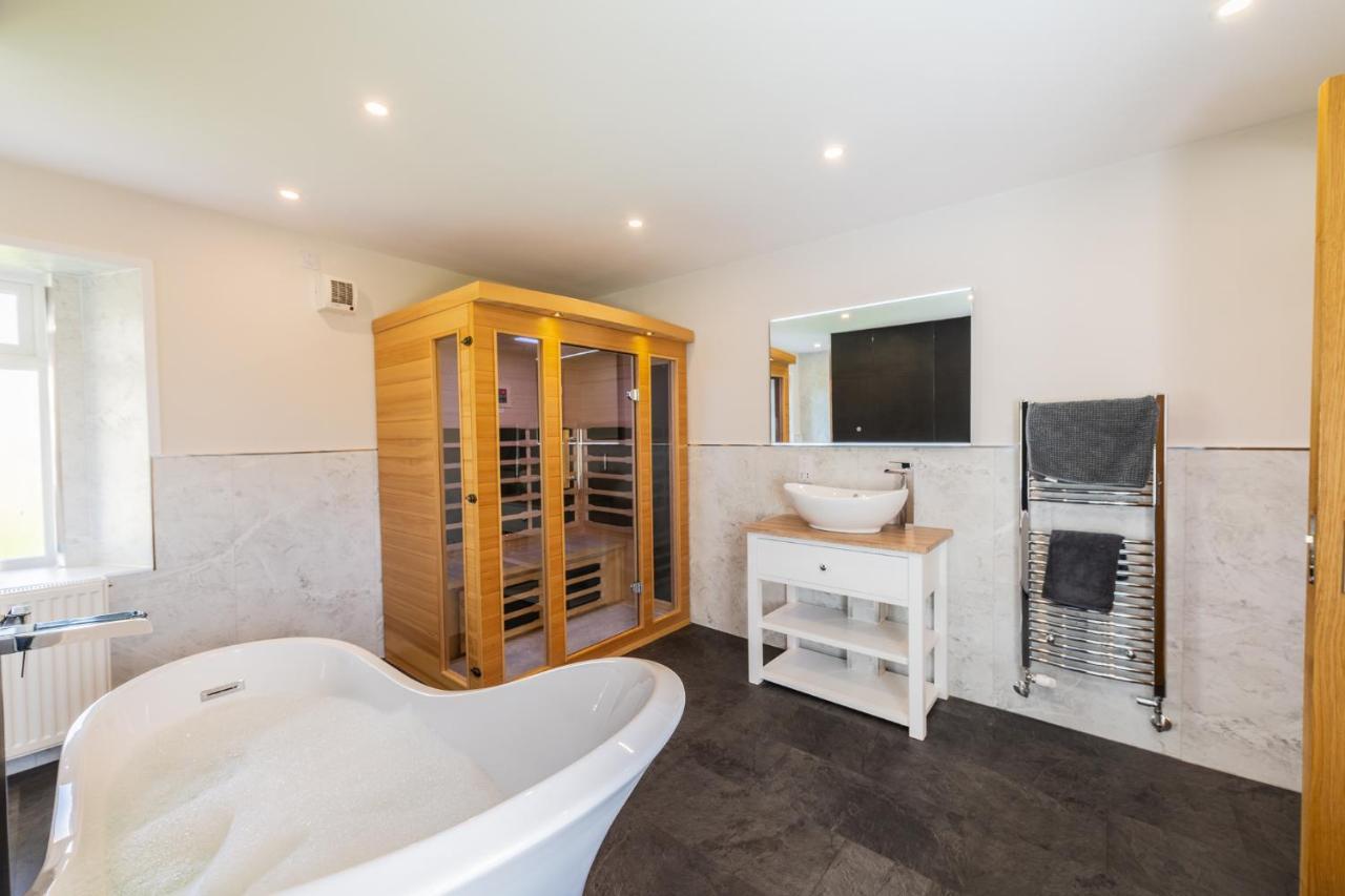 Nether Newton - Sleeps 12, Hottub, Sauna, Private Garden Newmilns Zewnętrze zdjęcie