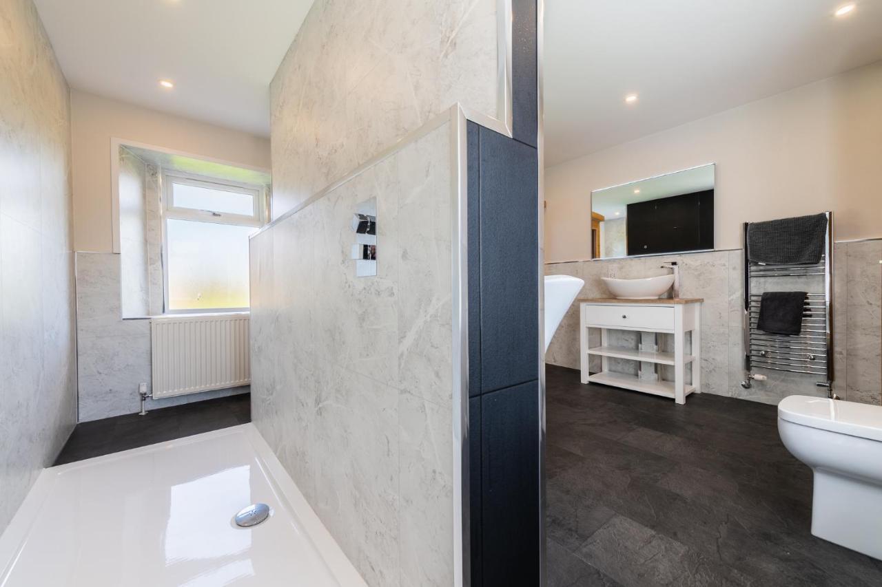 Nether Newton - Sleeps 12, Hottub, Sauna, Private Garden Newmilns Zewnętrze zdjęcie