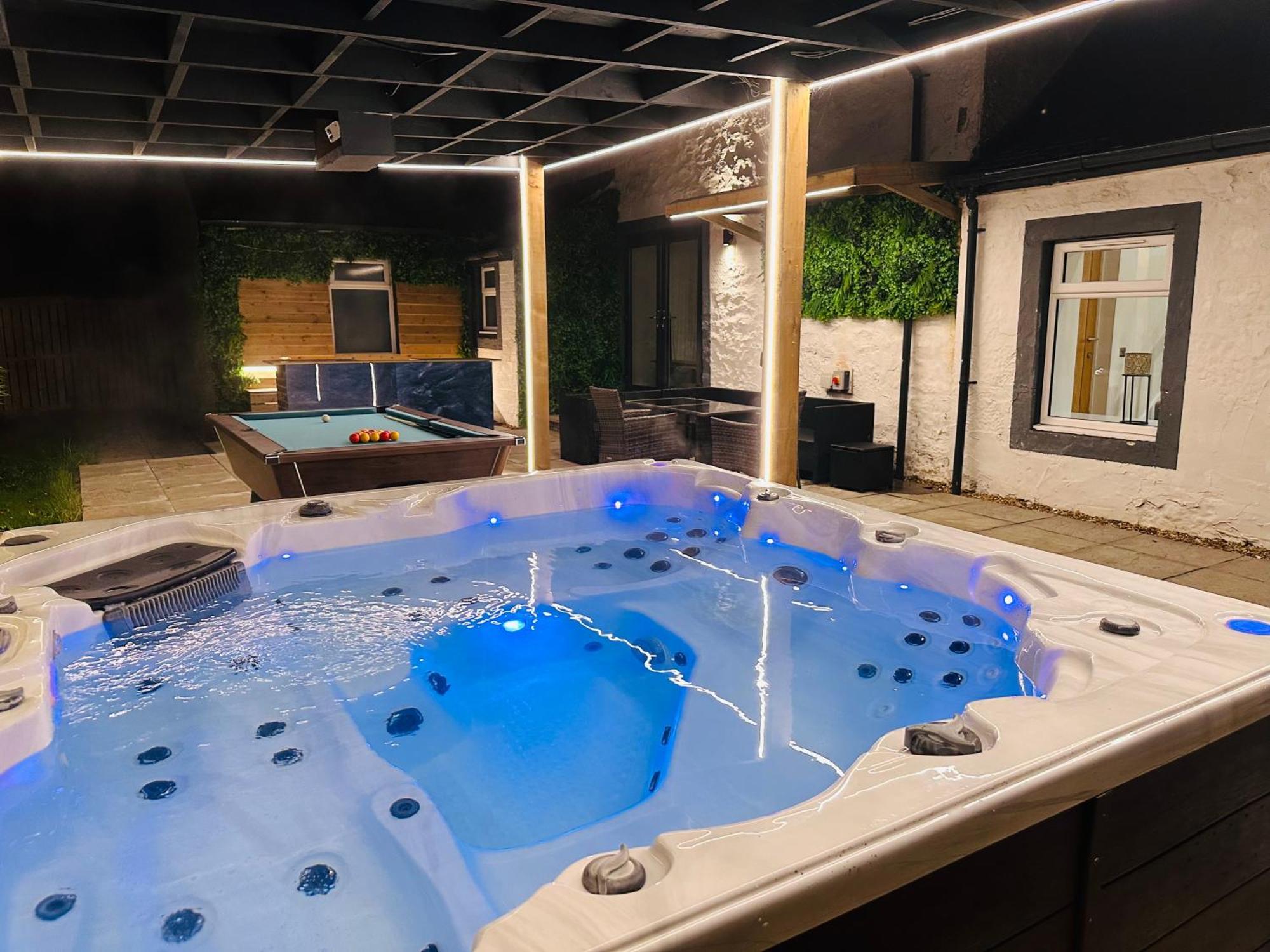 Nether Newton - Sleeps 12, Hottub, Sauna, Private Garden Newmilns Zewnętrze zdjęcie